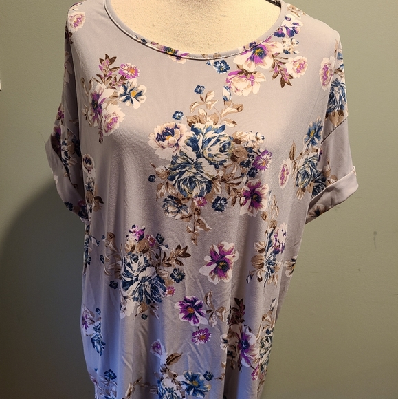 Gray, Lavender & Blue Bouquet Top - Picture 3 of 7